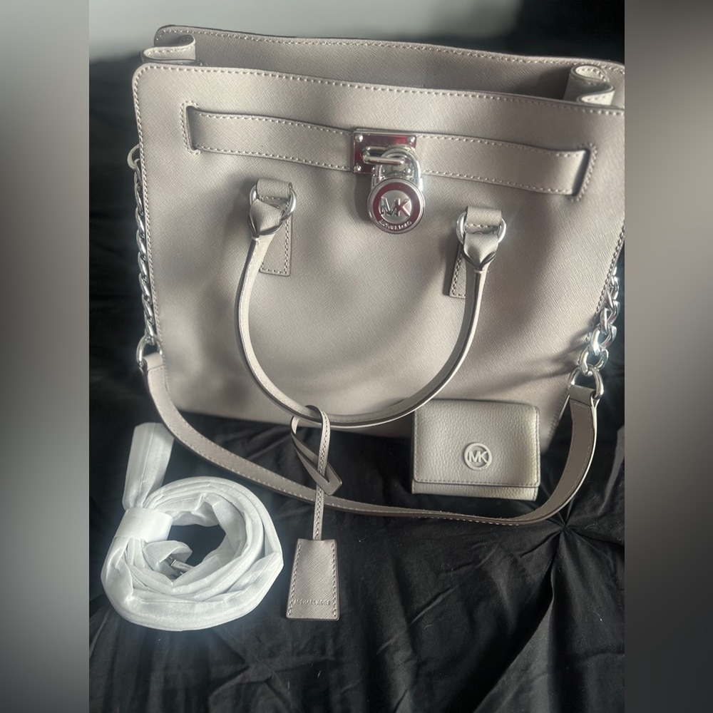 Grey Michael Kors
Hamilton Tote *with small gray MK wallet